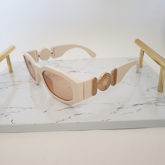 Accessories - sunglasses